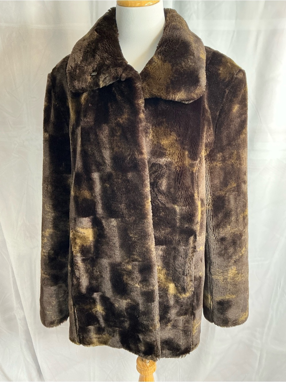 2362 - Plush Faux Fur  Jacket in Brown and Tan - Picture 3 of 12